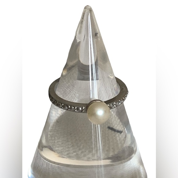 Simulated White Pearl Silver Tone Fashion Ring Women’s Costume Jewelry - Picture 1 of 6